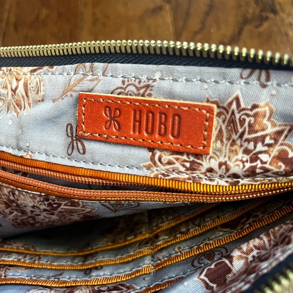 HOBO Sable Wristlet - Picture 7 of 13